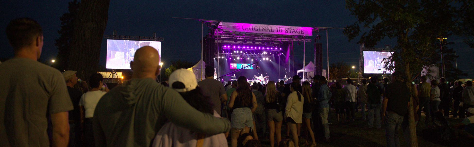 O16 Stage